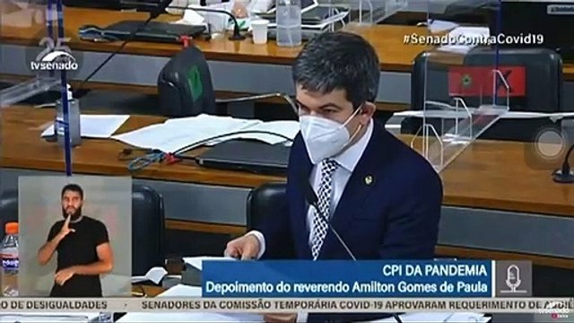 Randolfe mostra foto de reverendo Amilton ao lado de Damares Alves