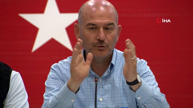Bakan Soylu:'Yangın başından itibaren TOMA'lar yangın bölgesinde' dedi. Diğer yandan sosyal medyada bomba ile yangın çıkarıldığı iddialarına da yanıt veren Soylu, 'Ben İçişleri Bakanıyım böyle bir şeyi sosyal medyadan gördüm, Valilerimize