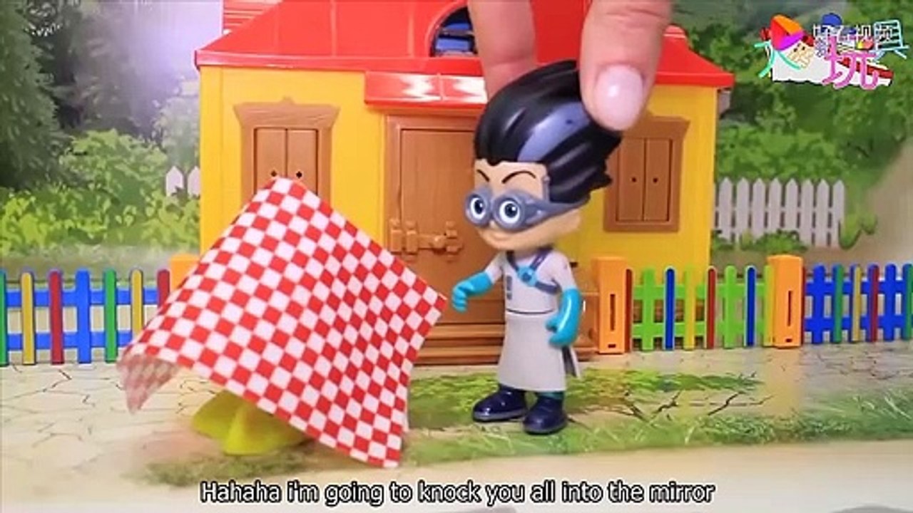 Dora accidentally ate the poisonous apple on the side of the road, and the wolf-dog guarded the antidote. Can Dora be saved?