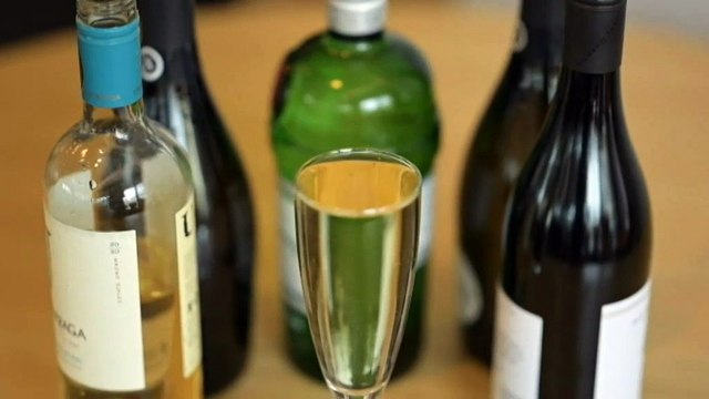 Alcoholic support networks growing as pandemic fuels binge drinking