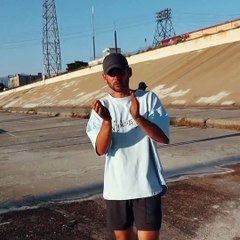 اول محاولة للقفز من فوق نهر لوس انجلوس