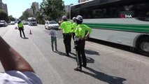 Kadın sürücünün kızdığı çocuk trafik polisi oldu
