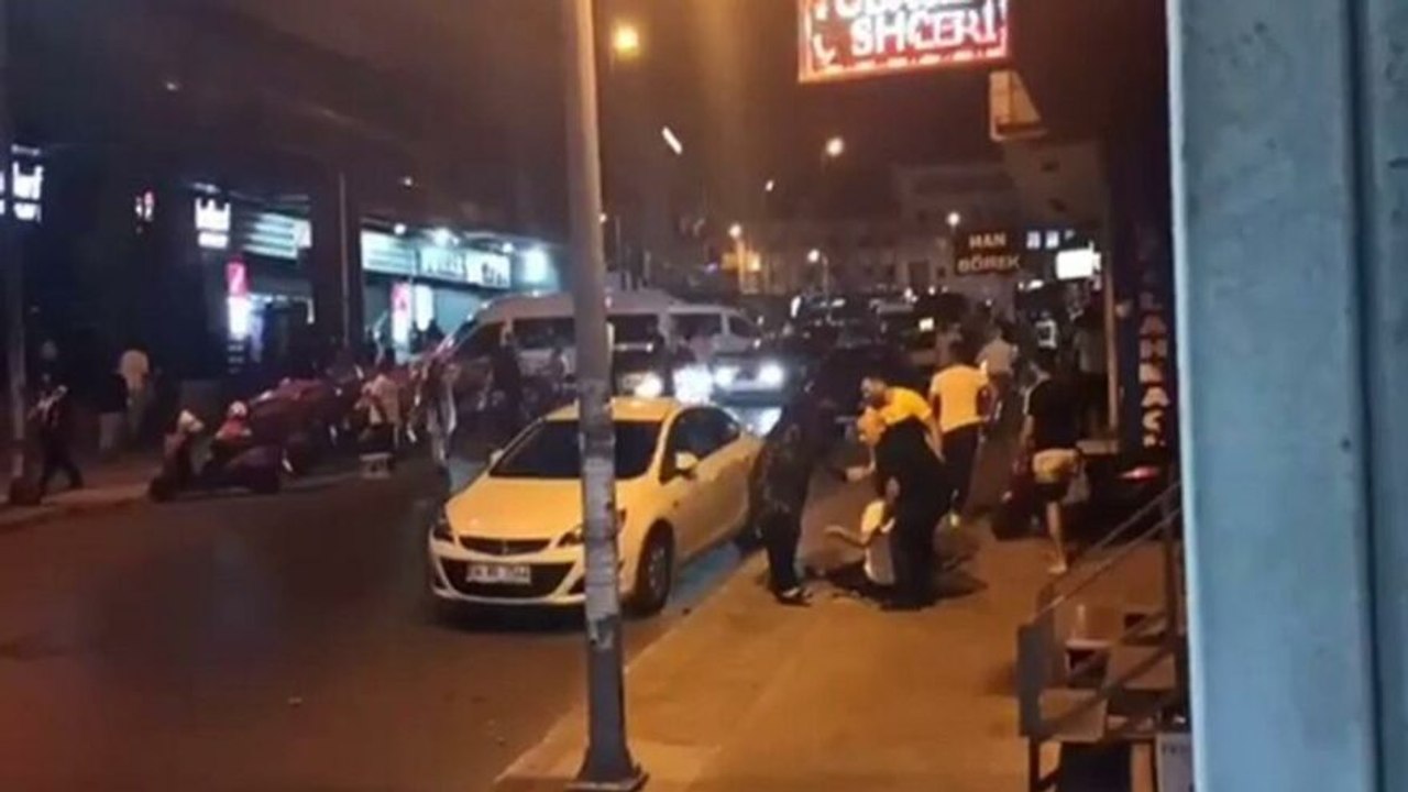 Esenyurt'ta sokakta akrabalar arasında silahlı kavga