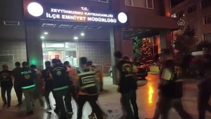 Zeytinburnu'nda asker kıyafetiyle dolaşan 9 düzensiz Afgan göçmen muhafaza altına alındı