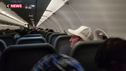 Scotché sur son siège en plein vol après avoir agressé une hôtesse de l’air