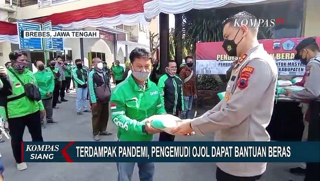 Polres Brebes Salurkan Bantuan Sosial 500 Paket Beras untuk Pengemudi Ojol Terdampak PPKM