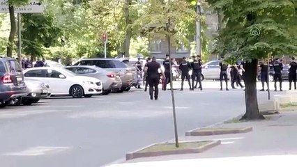 Ukrayna parlamentosunda bombalı saldırgan paniği