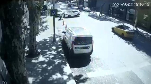 Son dakika haberleri... Sarıyer'de cip motosiklete çarptı, motosikletteki iki kişi ölümden döndü