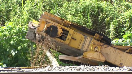 선로 수리하다 전선 '뚝'...경부선 열차 백여 대 운행 중단·지연 / YTN