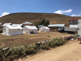 Çaldıran'da selzedelere gıda ve yemek yardımı