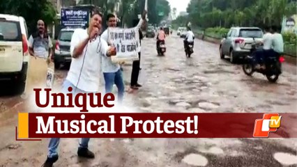 Watch: AAP Workers Perform A Song To Protest Poor Road Conditions In Chhattisgarh