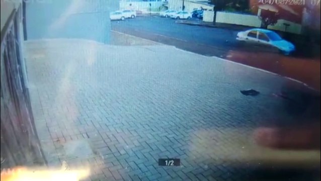 Câmera de segurança flagra momento da batida que ocorreu no cruzamento entre as Ruas Vitória e Souza Naves