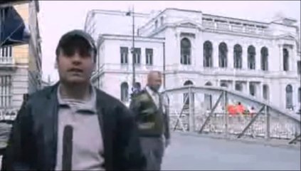 OVNI étrange filmé par des gens dans la rue