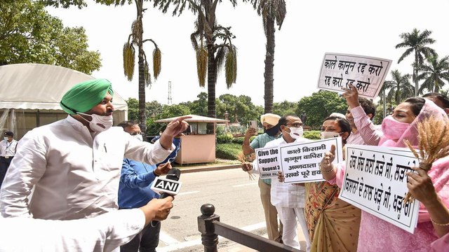 Here's why Congress & Akali Dal MP involves in a verbal spat