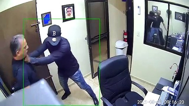 Apresan tres hombres acusados de robo a farmacia en Villa Fundación