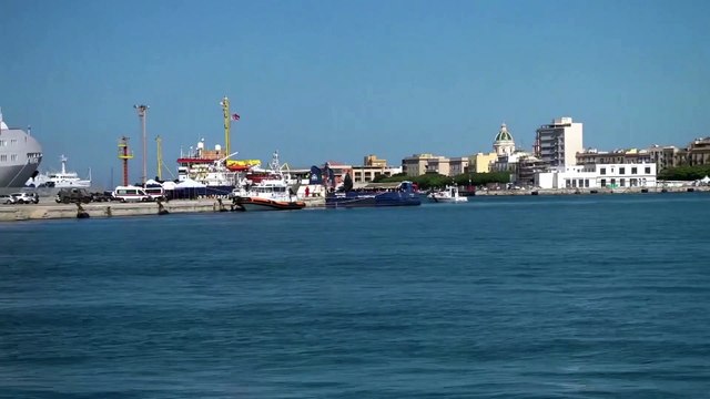 SeaWatch 3 принял порт Трапани