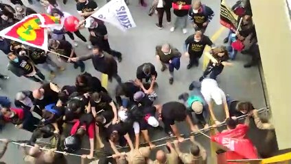 Servidores invadem Assembleia Legislativa durante votação da reforma da previdência