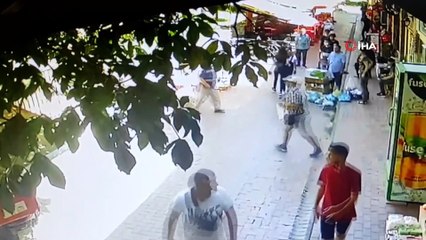 Edirne’de 2 kişinin bıçaklandığı kavga anları kamerada