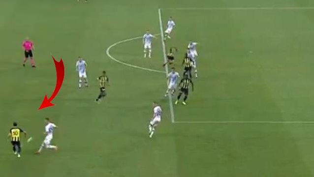 Fenerbahçe'de Mesut Özil, Dinamo Kiev maçında yaptığı harika asistle taraftarı mest etti