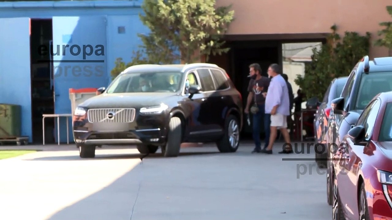 Isabel Pantoja sale del estudio de grabación sin querer responder a la prensa