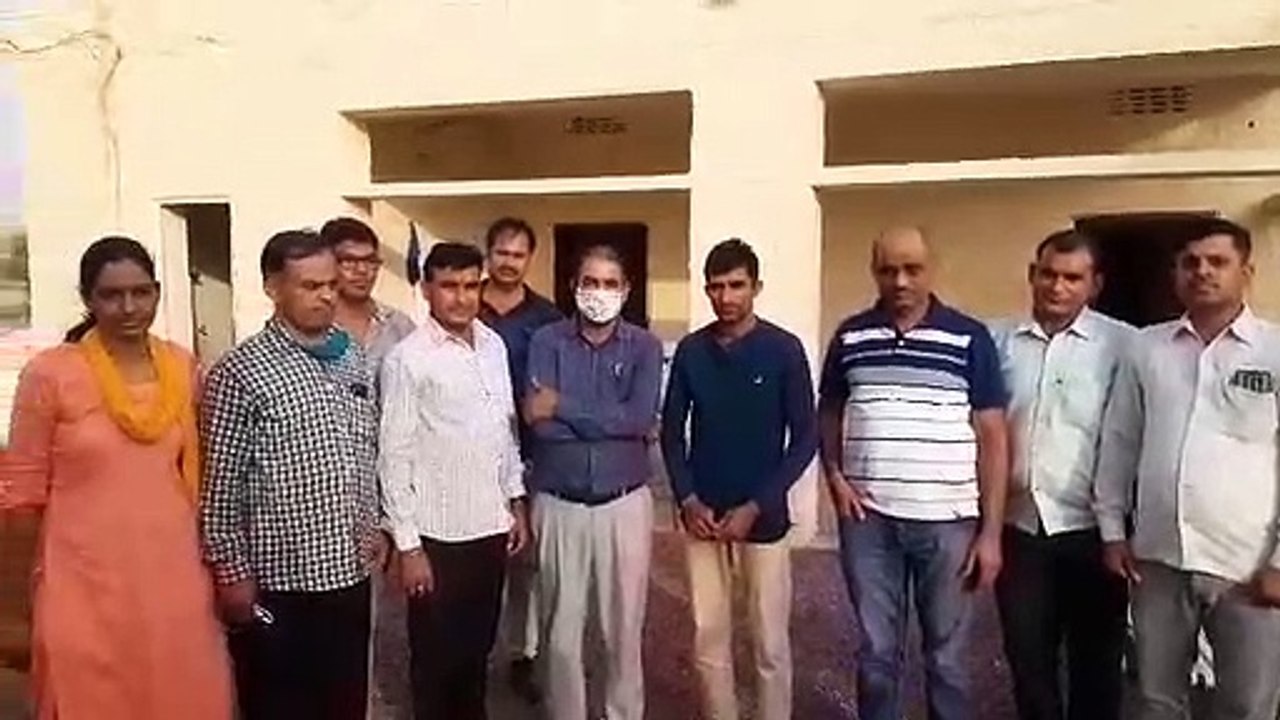 बिजली बिल रफा-दफा करने के बदले 11 हजार की ली रि...
