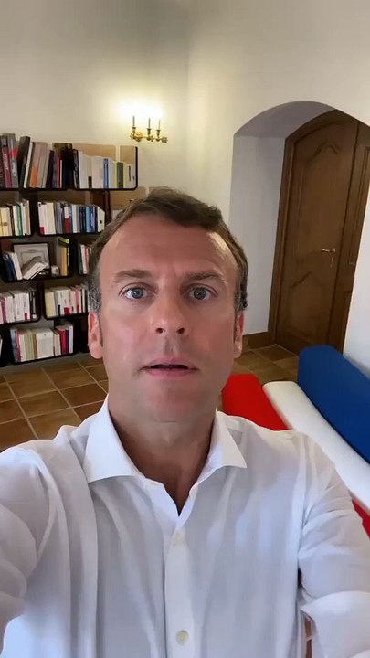Coronavirus: Emmanuel Macron assure que le pass sanitaire ne sera pas requis pour les cours "de la maternelle à la fac"