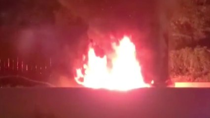 고속도로 달리던 화물차·시외버스에서 화재 / YTN