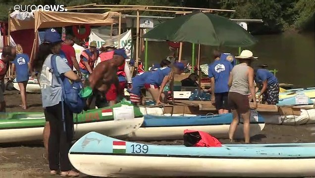 Müllsammeln spielerisch: Unterwegs auf Booten Marke Eigenbau