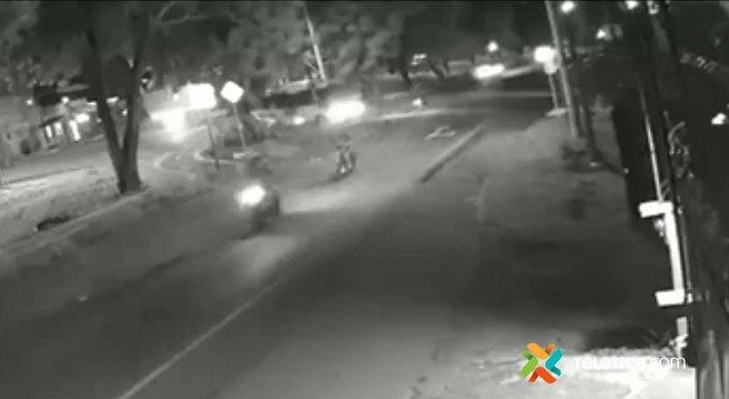 tn7 Cámara capta choque frontal de motociclistas en Puntarenas 040821