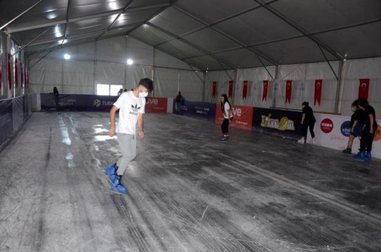 Orduluların yeni eğlence durağı: Buz paten pisti