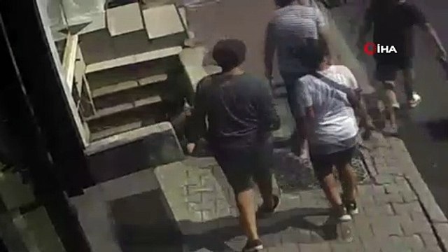 İstanbul’da görünmez kaza kamerada: Arkadaşlarıyla konuşurken merdiven boşluğuna düştü