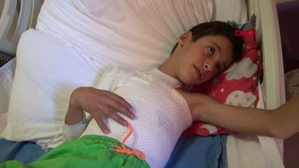 ÜZERİNE KOLONYA DÖKTÜĞÜ İKİZİNİ YAKTI