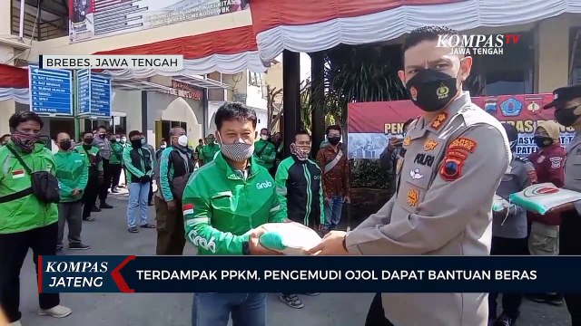 Terdampak PPKM, Pengemudi Ojol Dapat Bantuan Beras