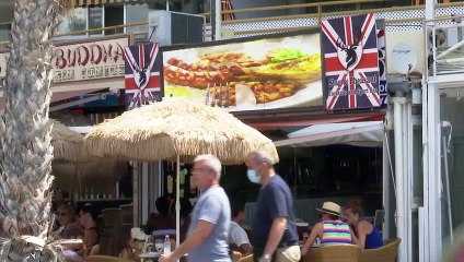 Reino Unido mantiene a España en la lista ámbar y da un respiro al turismo