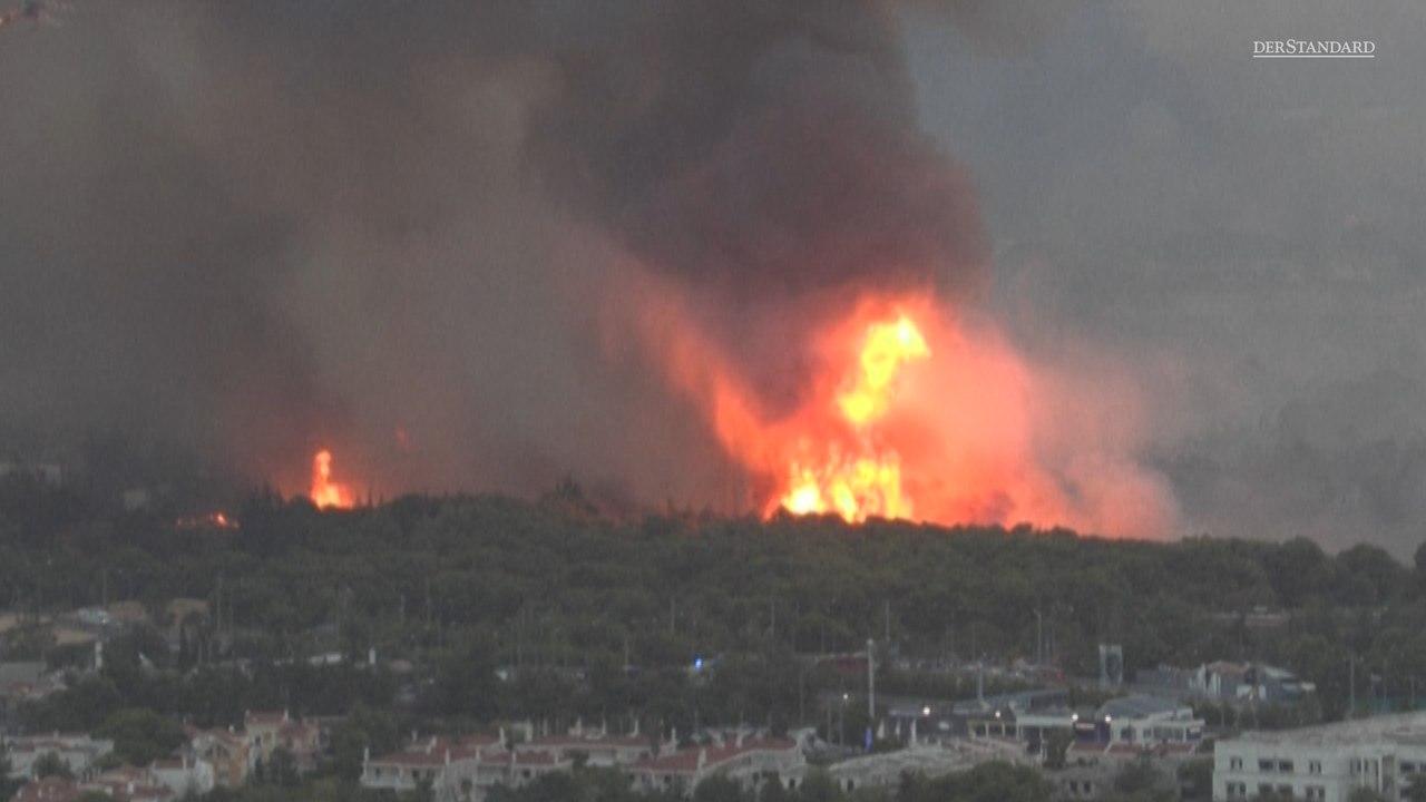 Waldbrände erreichen Vorort von Athen