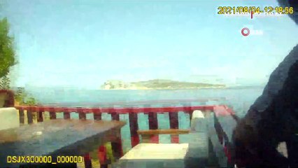 Demir sopa ve sandalyelerle belediye personeline saldırı anı kamerada