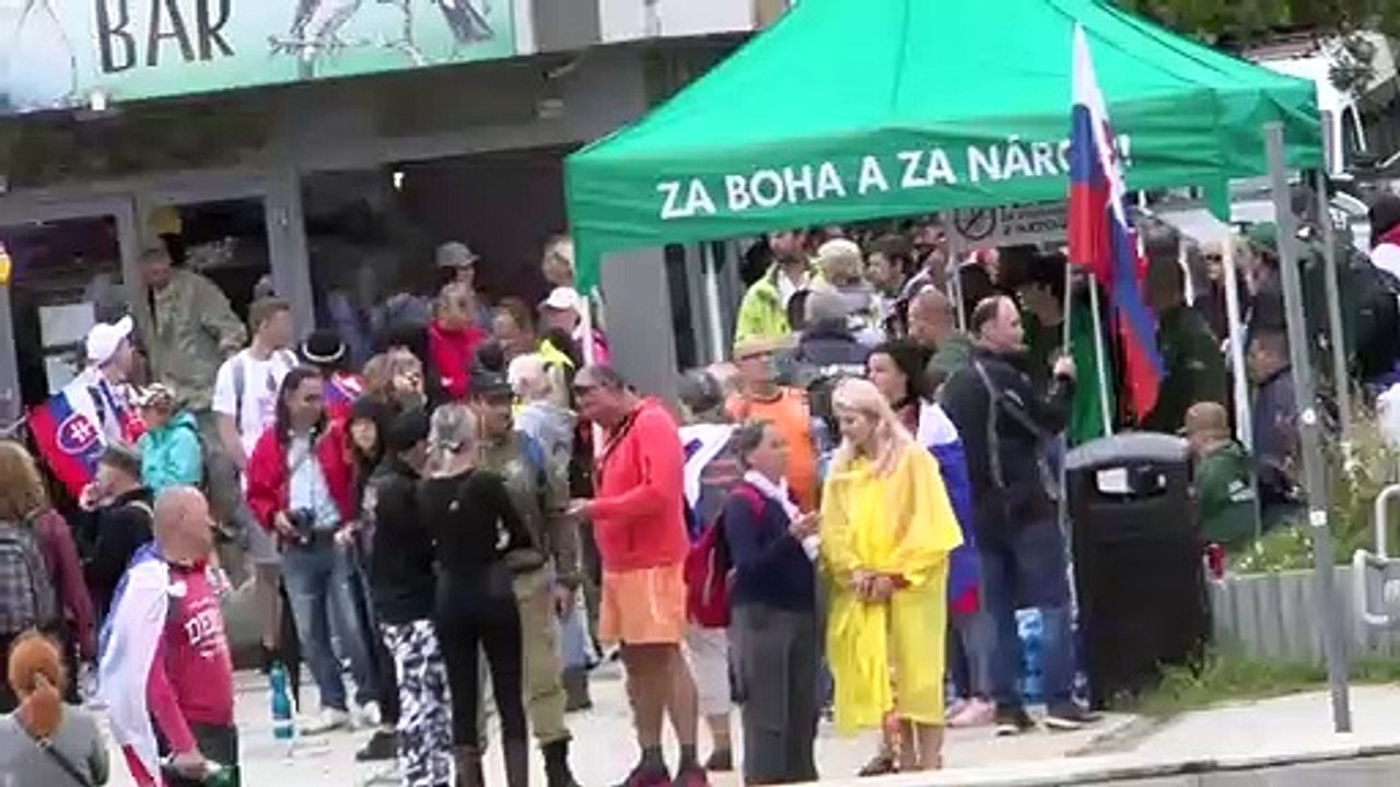 ZÁZNAM: Protest pre Prezidentským palácom