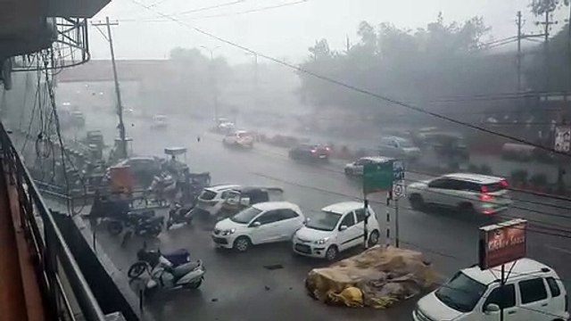 अचानक बदला रायपुर का मौसम, झमाझम बारिश से लोगों को गर्मी से मिली राहत