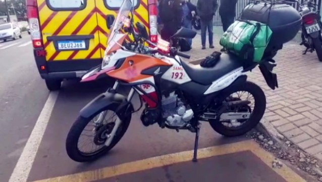 Mulher fica ferida após colisão entre moto e bicicleta no Bairro Brasmadeira