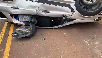 Motorista de veículo carregado com maconha capota na rodovia entre Ivaté e Icaraíma