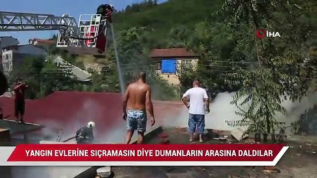 Yangın evlerine sıçramasın diye dumanların arasına daldılar