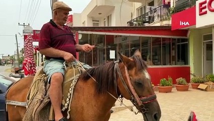 Şehir boşaltılınca atıyla eczaneye gelip ilaç almak istedi