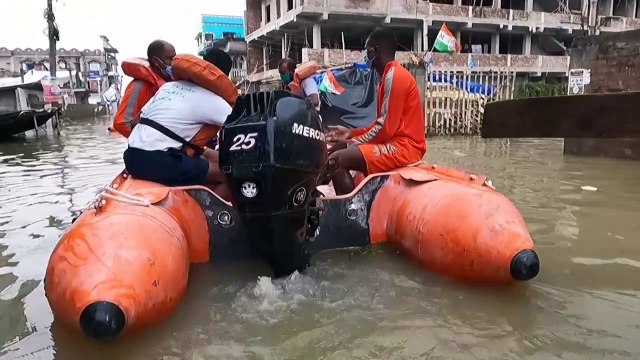 Opérations de secours après des inondations dans l'est de l'Inde