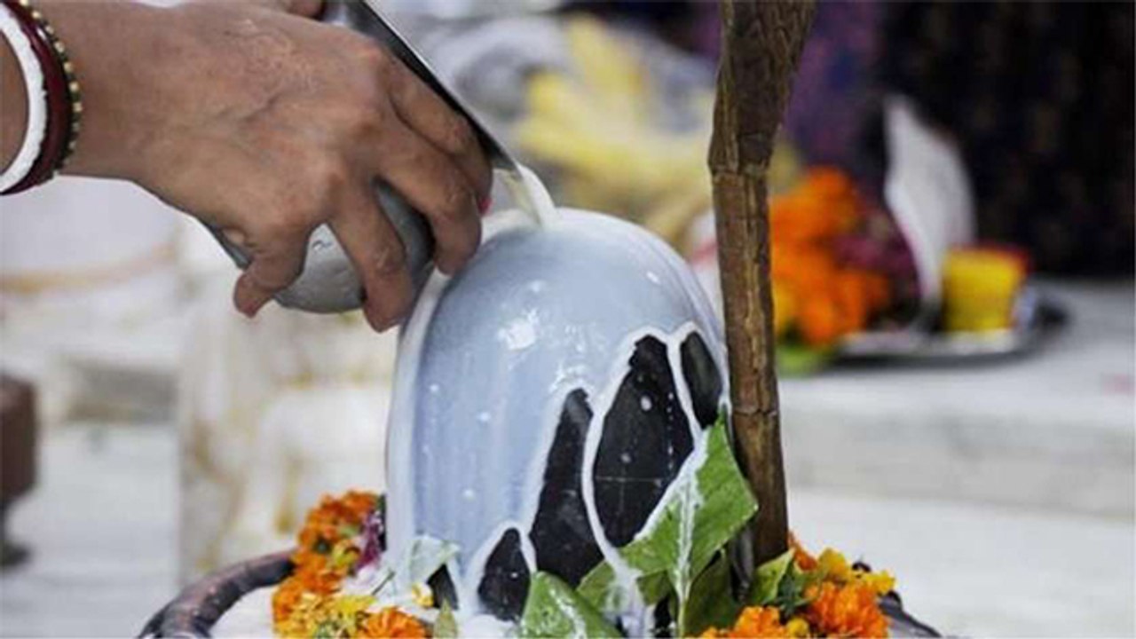 Sawan Shivratri 2021: सावन शिवरात्रि पर राशि अनुसार कैसे करें शिव जी रूद्राभिषेक | Boldsky