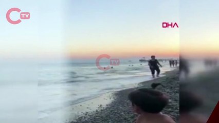 Manavgat sahilinde dikkat çeken anlar