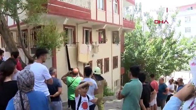 İstanbul'da yangında can pazarı: Bebeğiyle kurtarılmayı böyle bekledi