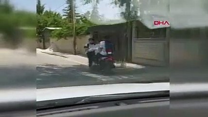 3çocuğun elektrikli motosikletle tehlikeli yolculuğu