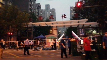"1명 확진에 아파트 1천 가구 통째 봉쇄"...'델타 변이'에 中 통제 강화 / YTN
