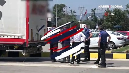 Bursa'da fabrikaya mal getiren dorseden 2 kaçak çıktı