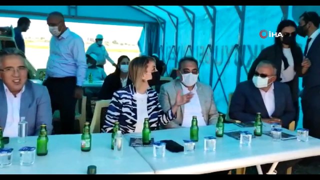 Nevşehir Valisi Becel, biçerdövere binerek hasat yaptı